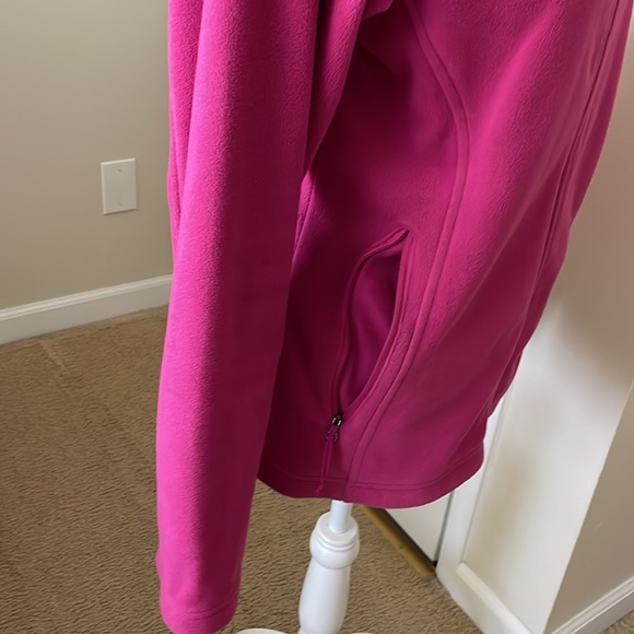 Columbia Women’s zip front fleece jacket. - Picture 5 of 12